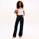 Camiseta slim acanalada con parche