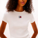 Camiseta slim acanalada con parche