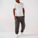 Camiseta con logos de efecto espray