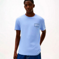 Camiseta con logos de efecto espray