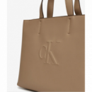 Bolso Calvin Klein Sculpted beige