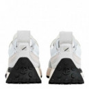 Zapatillas con detalles en ante