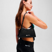 BOLSO DE HOMBRO PEQUEÑO CON EL LOGOTIPO METÁLICO