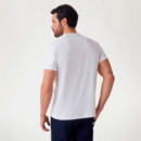 Camiseta con logotipo bordado