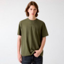 Camiseta con logotipo bordado