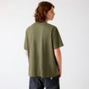 Camiseta con logotipo bordado