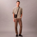 Bolso de Reportero Slim con Placa de Logo Elevado  CALVIN KLEIN