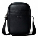 Bolso de Reportero Slim con Placa de Logo Elevado  CALVIN KLEIN JEANS