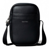Bolso de Reportero Slim con Placa de Logo Elevado  CALVIN KLEIN JEANS