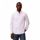 Camisa con Botones Oxford Clásica de Color Liso  CALVIN KLEIN