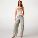 Camiseta Logotipo Triángulo Floral  GUESS