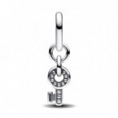 Mini Charm Colgante Llave de PANDORA Me 793084C00