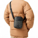 BANDOLERA VERTICAL THE BLEND CON MONOGRAMA ESTAMPADO