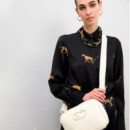 Bandolera pespuntes monograma