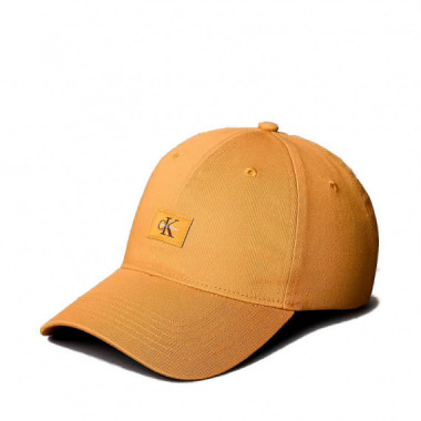 Gorra con parche de monograma tejido