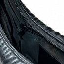 Bolso mediano ovalado relieve