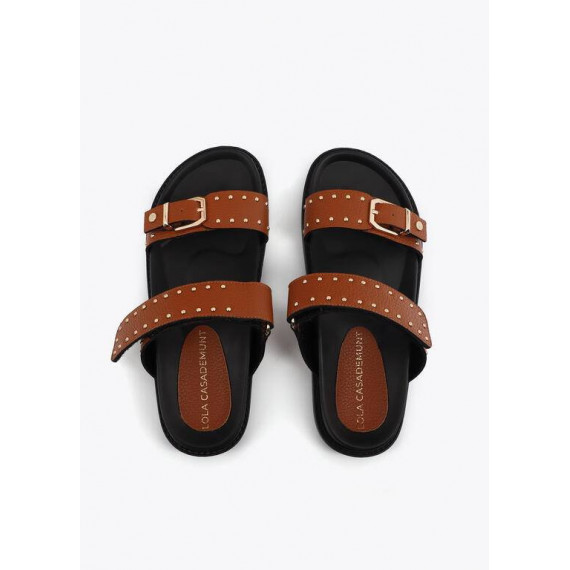 FLAT SANDALS WITH STRAPS AND METAL DETAI