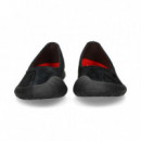 Bailarina ante Negro  CAMPER