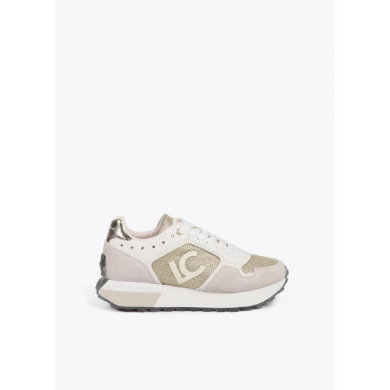 Deportiva con Suela Personalizada y Detalles Dorados de LOLA CASADEMUNT