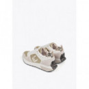 Deportiva con Suela Personalizada y Detalles Dorados de LOLA CASADEMUNT