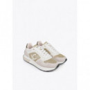 Deportiva con Suela Personalizada y Detalles Dorados de LOLA CASADEMUNT