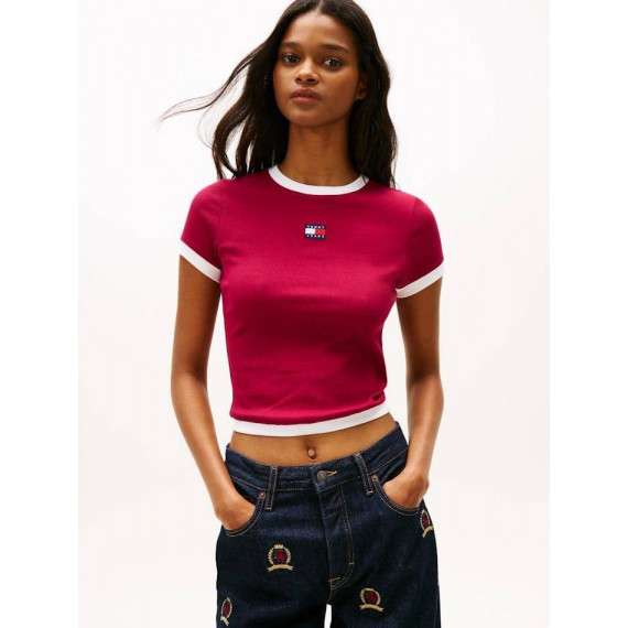 Tjw Slim Sh Badge Ss Rib Ext Lavish Ceri  TOMMY JEANS