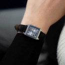 Reloj CASIO LTP-B150L-7B1 para Mujer, Analógico, Correa de Piel Negra, Esfera Blanca con Números Romanos, Resistente Al Agua