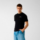 Camiseta con logo bordado