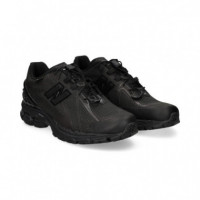 Deportivo Malla Cuadros Negro  NEW BALANCE