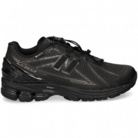 Deportivo Malla Cuadros Negro  NEW BALANCE