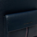 Mochila texturizada con bolsillo de solapa