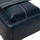 Mochila texturizada con bolsillo de solapa