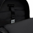 Mochila con logo metálico