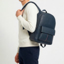 Mochila texturizada con bolsillo de solapa