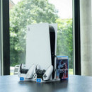 Nacon Soporte con cargador para mandos Playstation 5