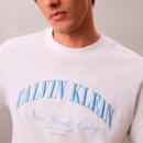 Camiseta con logo NYC bordado