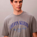 Camiseta con logo NYC bordado