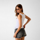 Top sin Mangas con Estrella Bordada Corte Slim  GUESS