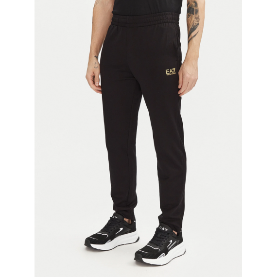 Jogger EA7 Emporio Armani negro logo dorado PB