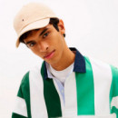 Gorra de béisbol con logo lineal bordado