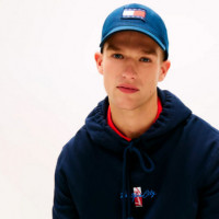 Gorra de béisbol con logo ondulado