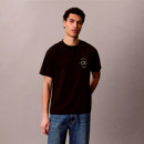 Camiseta con logo bordado