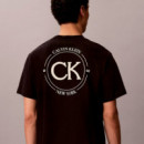 Camiseta con logo bordado