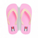 Chanclas con logo en relieve y suela dentada