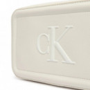 Bandolera Tipo Cámara con Monograma Distintivo  CALVIN KLEIN