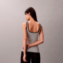 Camiseta de tirantes de cuello abierto de canalé