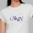 Camiseta slim con imagen de logo dividido