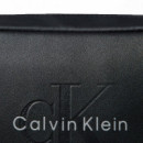 Neceser con logo grabado