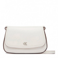 Bolso bandolera tipo cámara con solapa y monograma