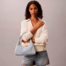 Bolso de Hombro Denim con Logo Emblemático en Todo el Artículo  CALVIN KLEIN